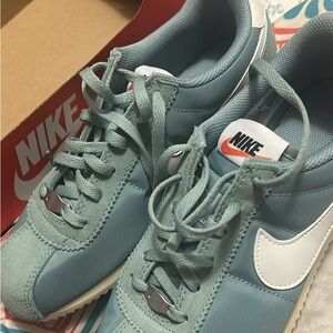 Nike Beige Sole Sneakers